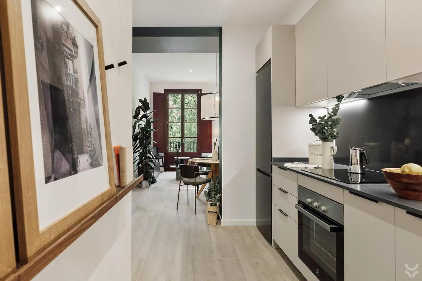 Roses - 1 Bedroom And Balcony In Sant Antoni Barcelona Apartment